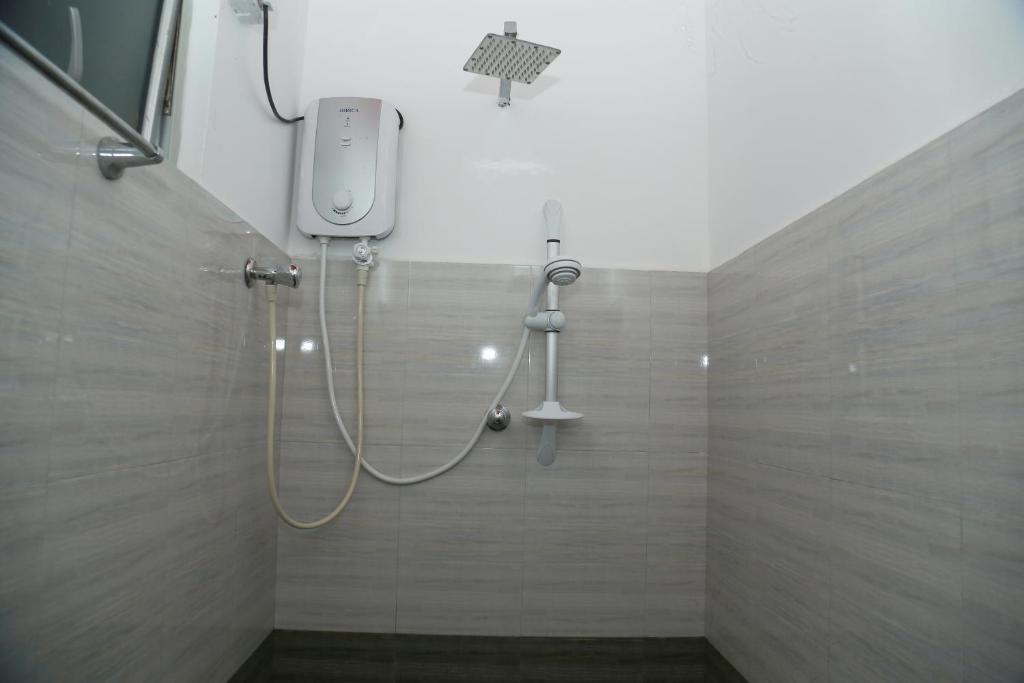 Omee Guest photo