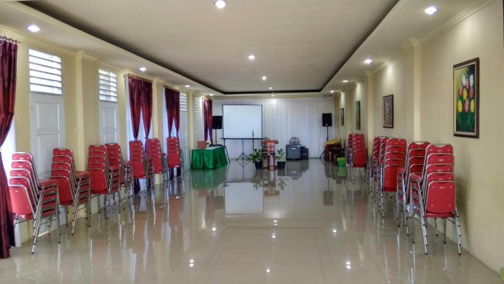 Tulip Inn Tomohon photo