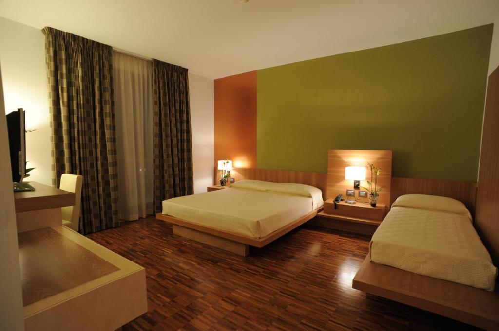 Klasszikus szoba kétszemélyes ággyal