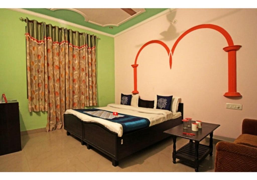 River Side Hotel with Gangaotri View photo