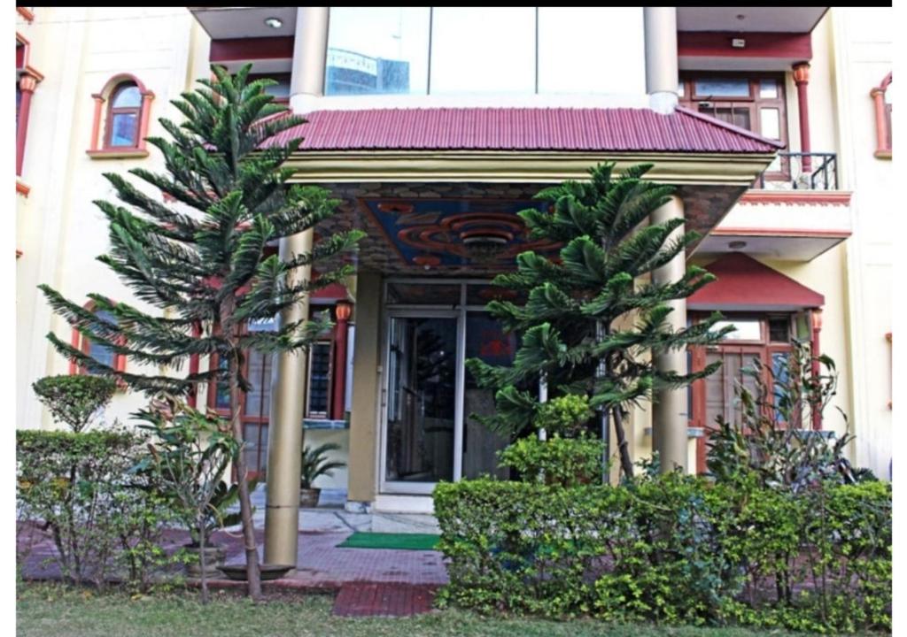 River Side Hotel with Gangaotri View photo