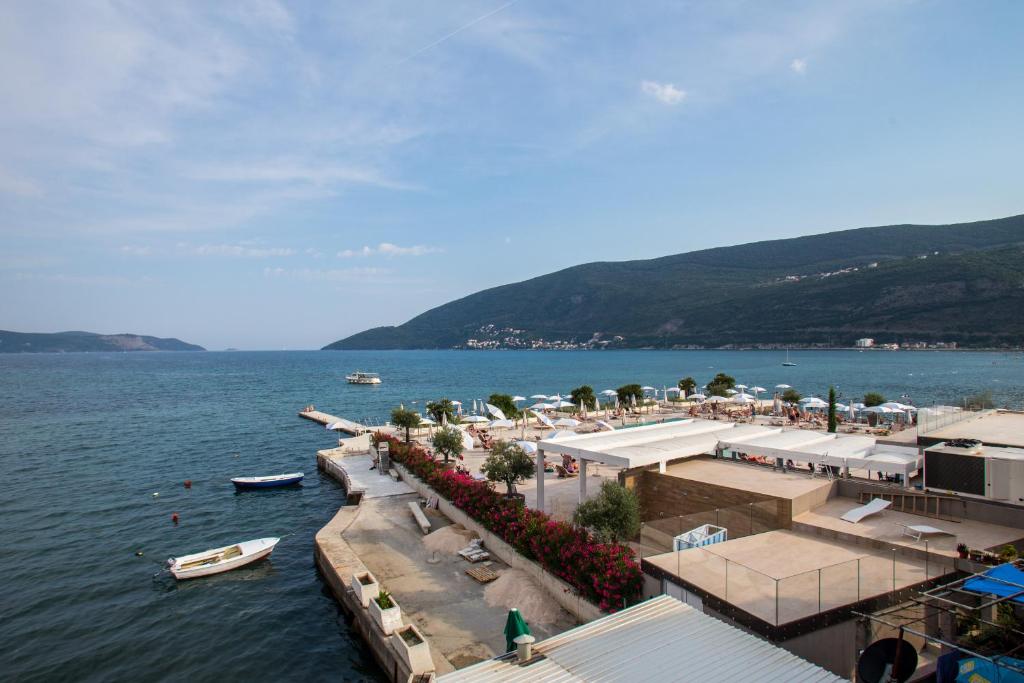 Sea Line Apartments photo