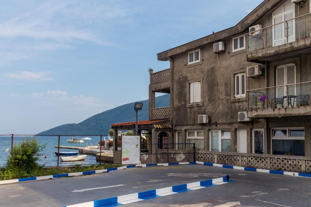 Sea Line Apartments photo