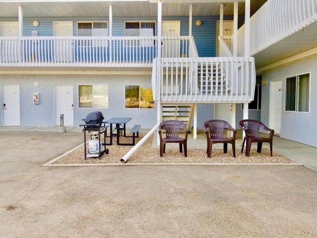 Twilight Country Motel photo
