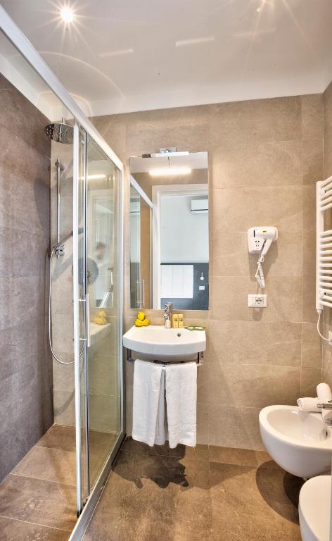 Hotel Clara - 4