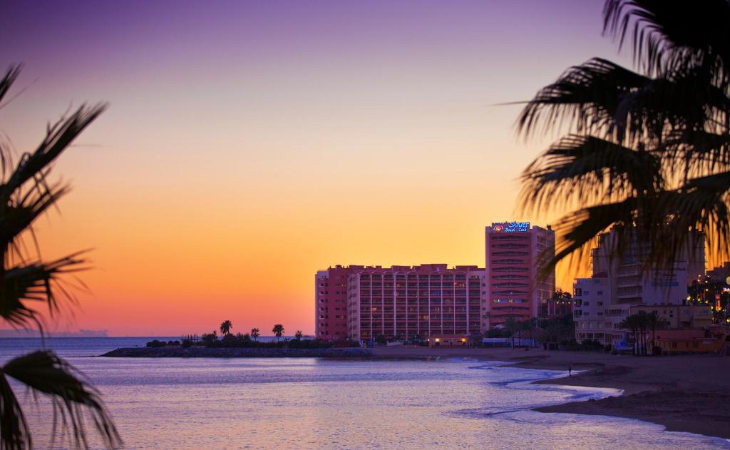 Sunset Beach Club Hotel Apartments — Hotel building in Benalmadena, Andalusia