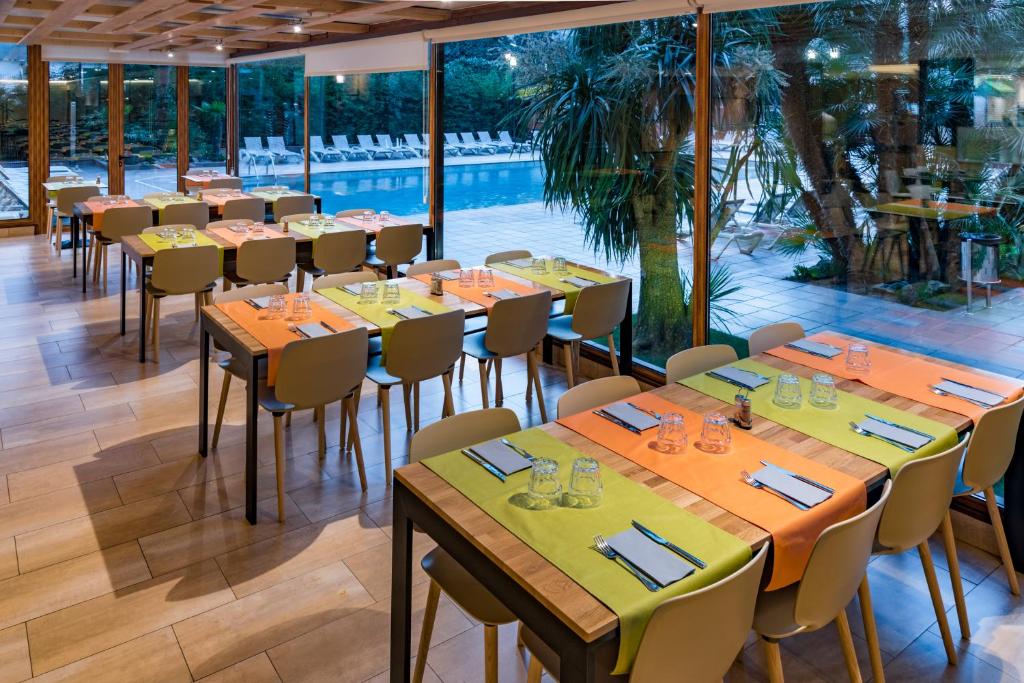 Hotel President — Restaurant & bars in Calella, Catalonia