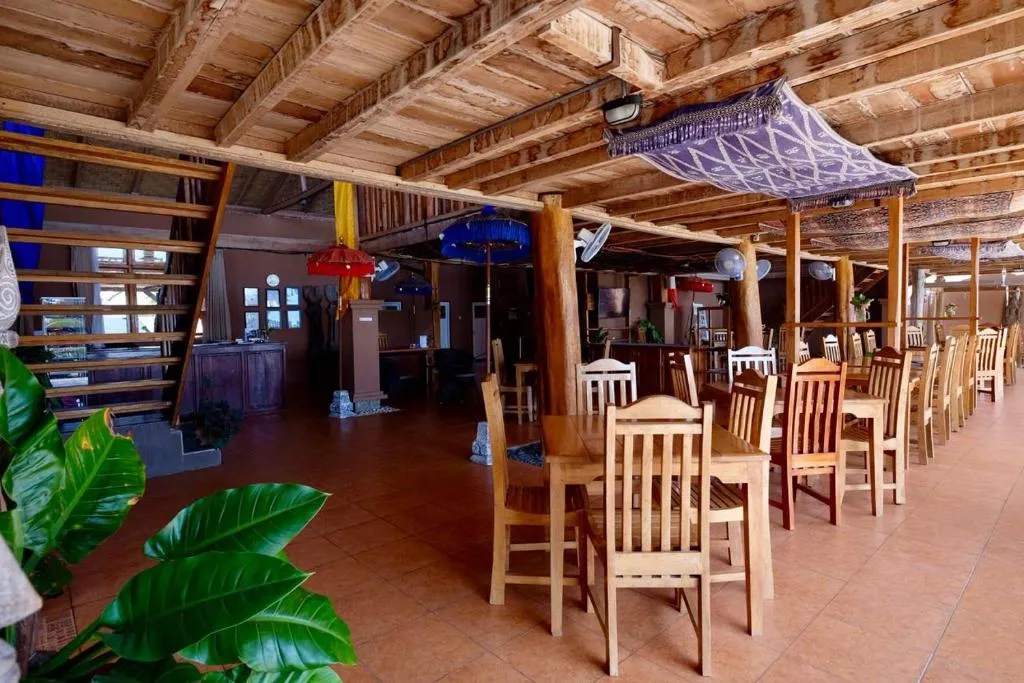 Mario Hotel and Cafe, hotel in Weetebula