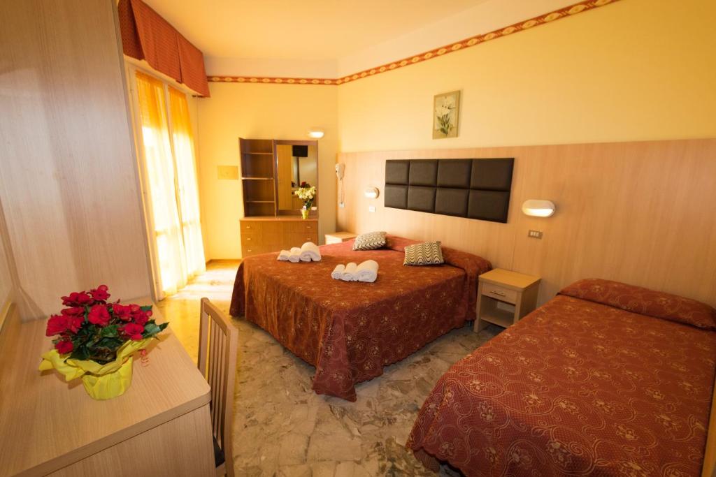 Hotel Marco Polo — Pokoje in Rimini, Emilia-Romania
