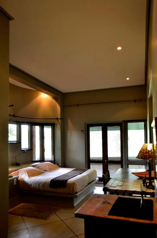 Bed in the Bush - Tingala Lodge photo
