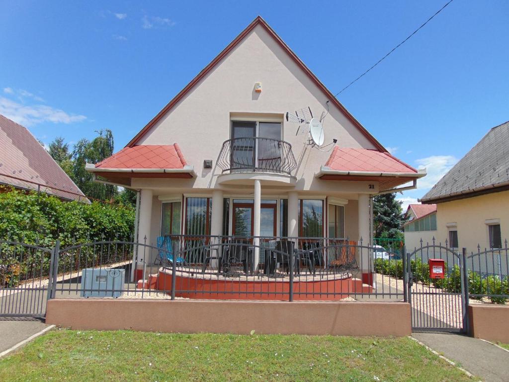 CSEVI Apartmanház, Mezőkövesd