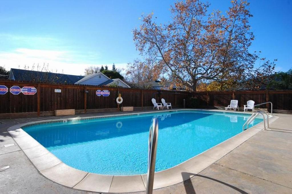 Cloverdale Wine Country Inn and Suites photo