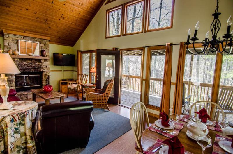 Asheville Cabins of Willow Winds 전경