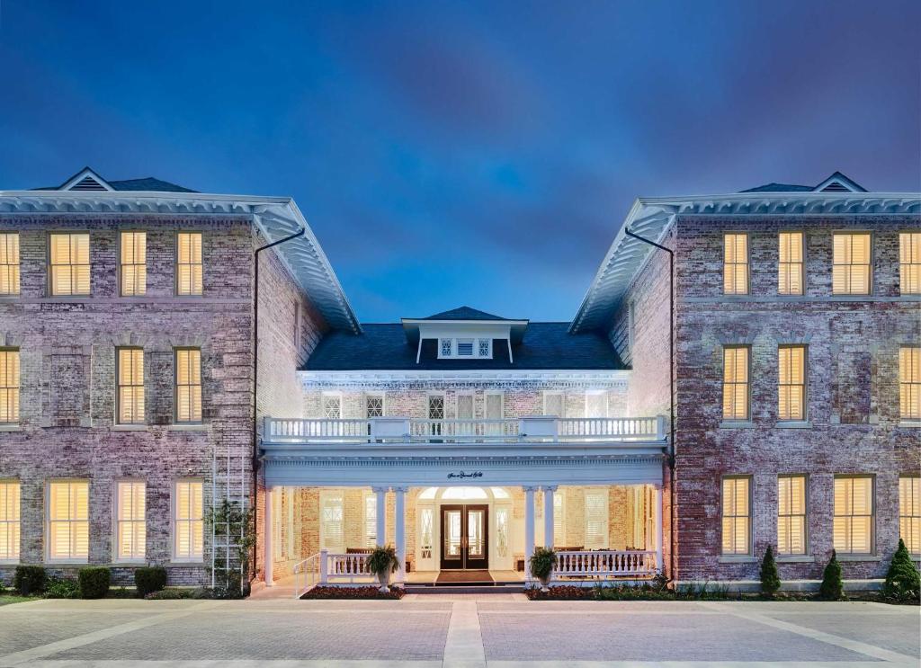 Inn at Carnall Hall — Hotel in Fayetteville (AR)
