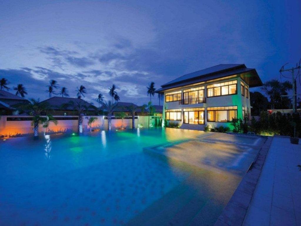 Swimming pool