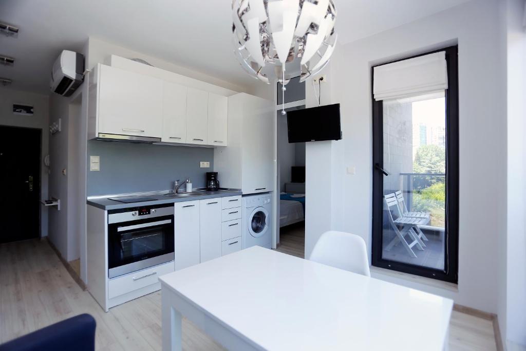 Lovely Sunrise - първа линия морска градина