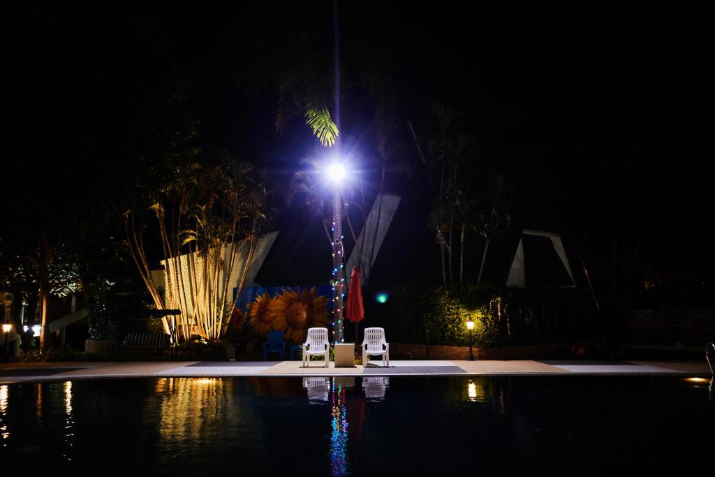 Swimming pool