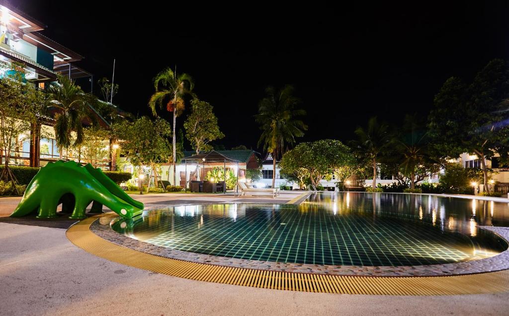 Swimming pool