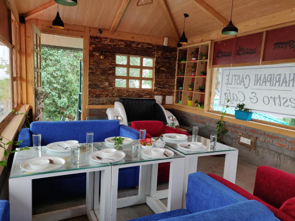 Jharipani Castle レストラン