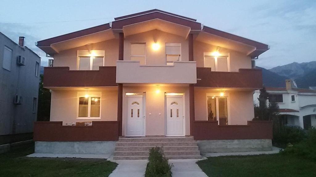 Jasmin apartmani — Hotel in Bar