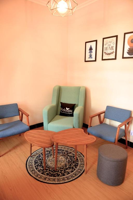 Huning House - 5 Bedrooms — Hotel in Purwokerto