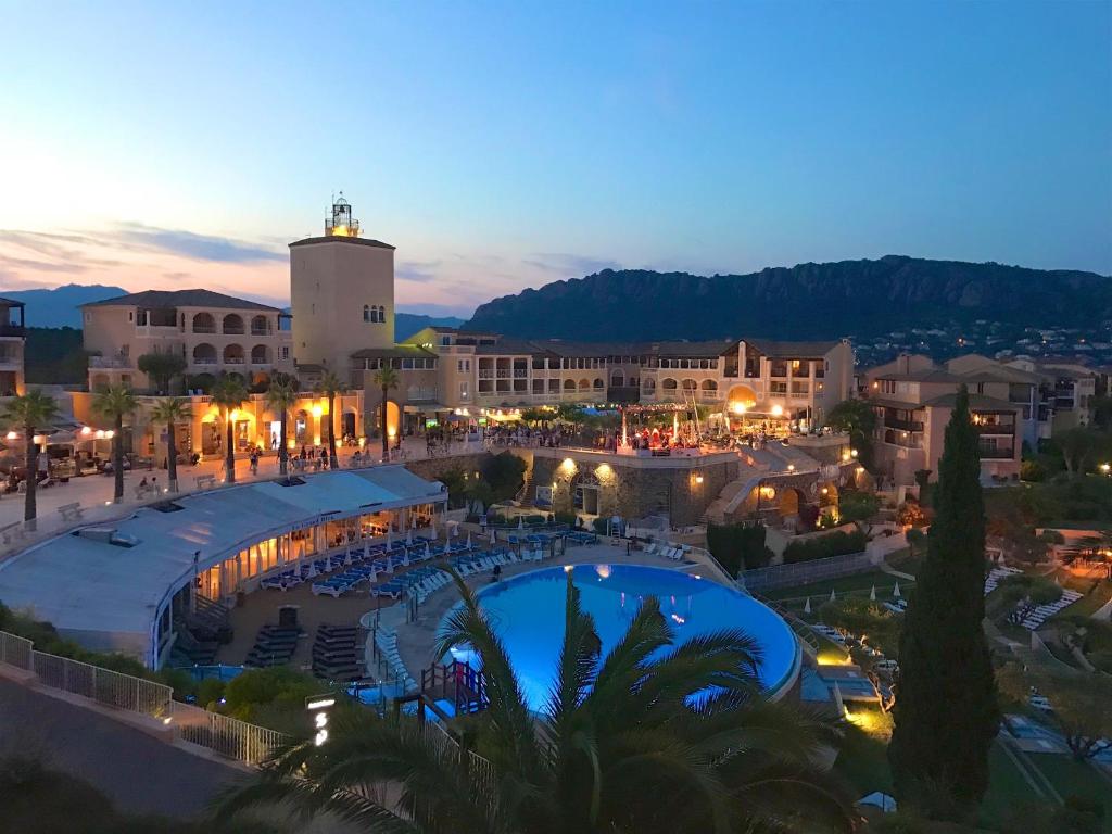 View, Cap Esterel Prestige-Climatisation-Jardins Clos-Pleine Vue Mer ou Esterel in Saint-Raphael