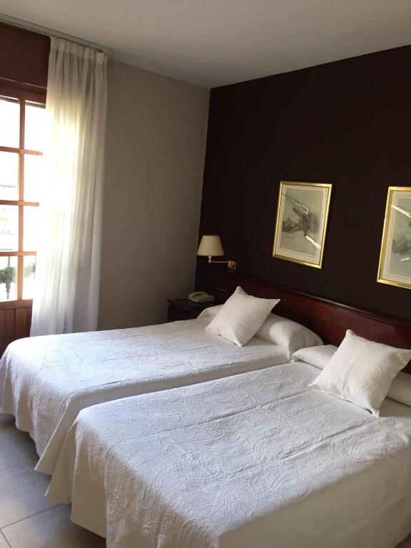 Hostal Santa Maria — Hotel in Cacabelos