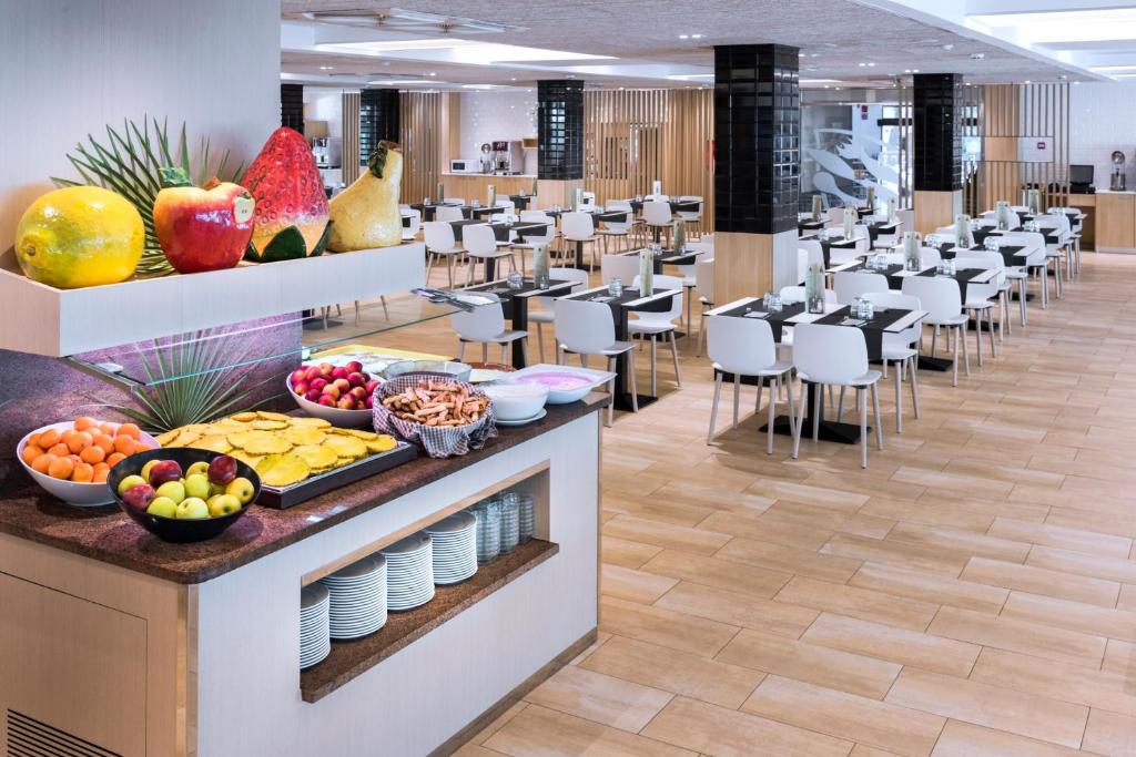 Hotel President — Restaurant & bars in Calella, Catalonia