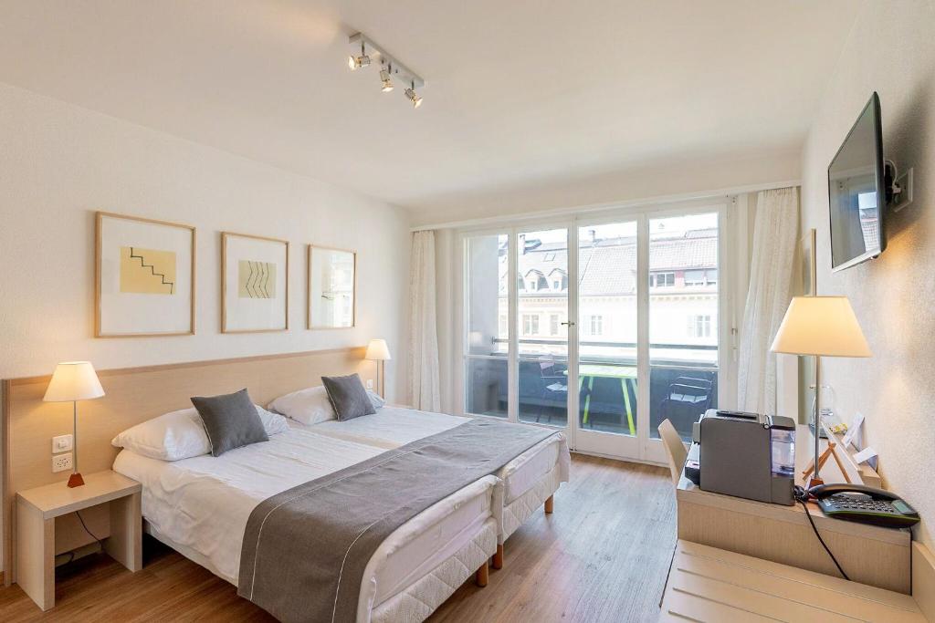 Hotel Des Arts photo