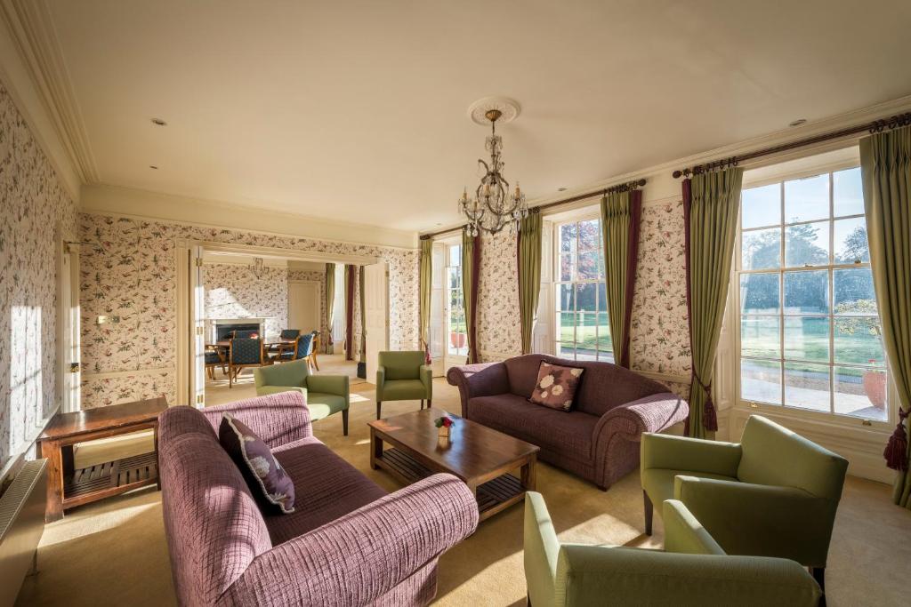 Hinxton Hall Hotel and Conference Centre 전경