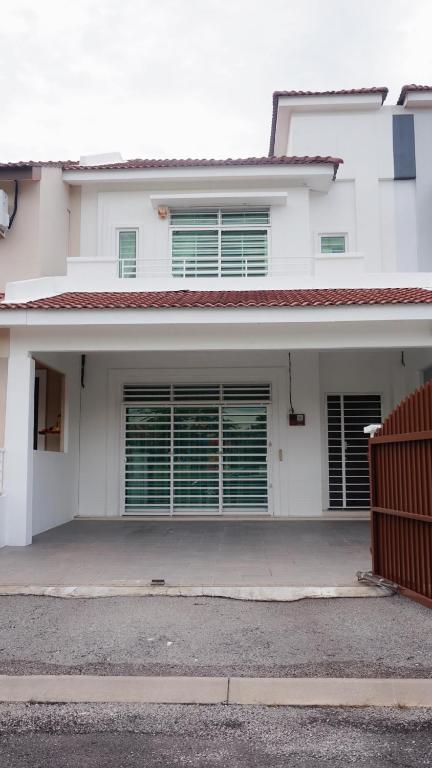 E's Suite- Homestay that fits 8 pax comfortably. photo