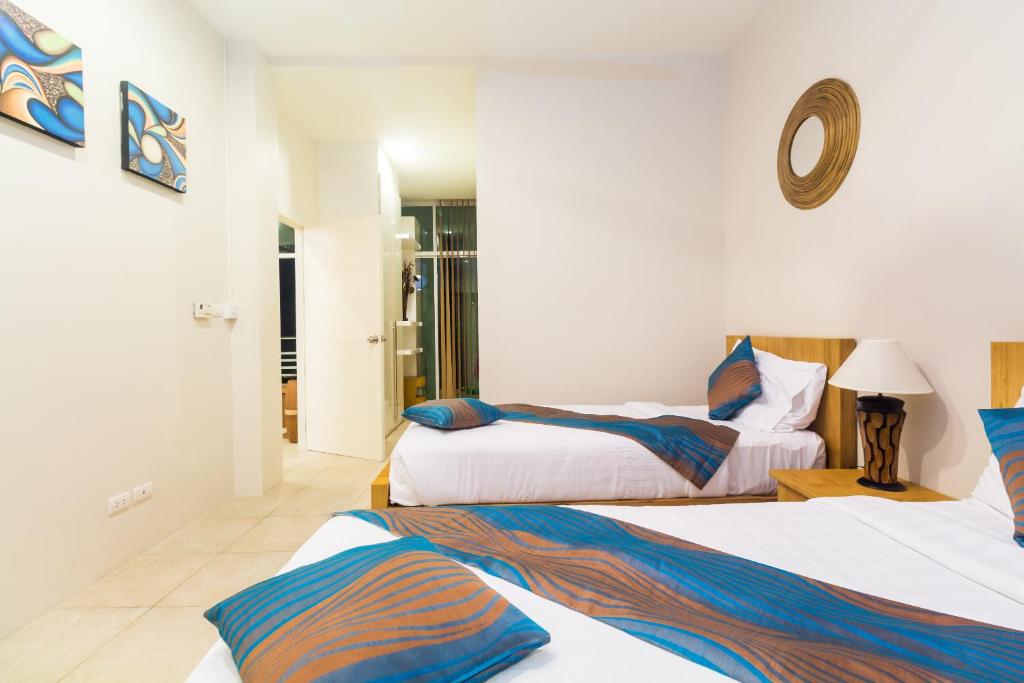The Palm at Veloche Group by Lofty photo