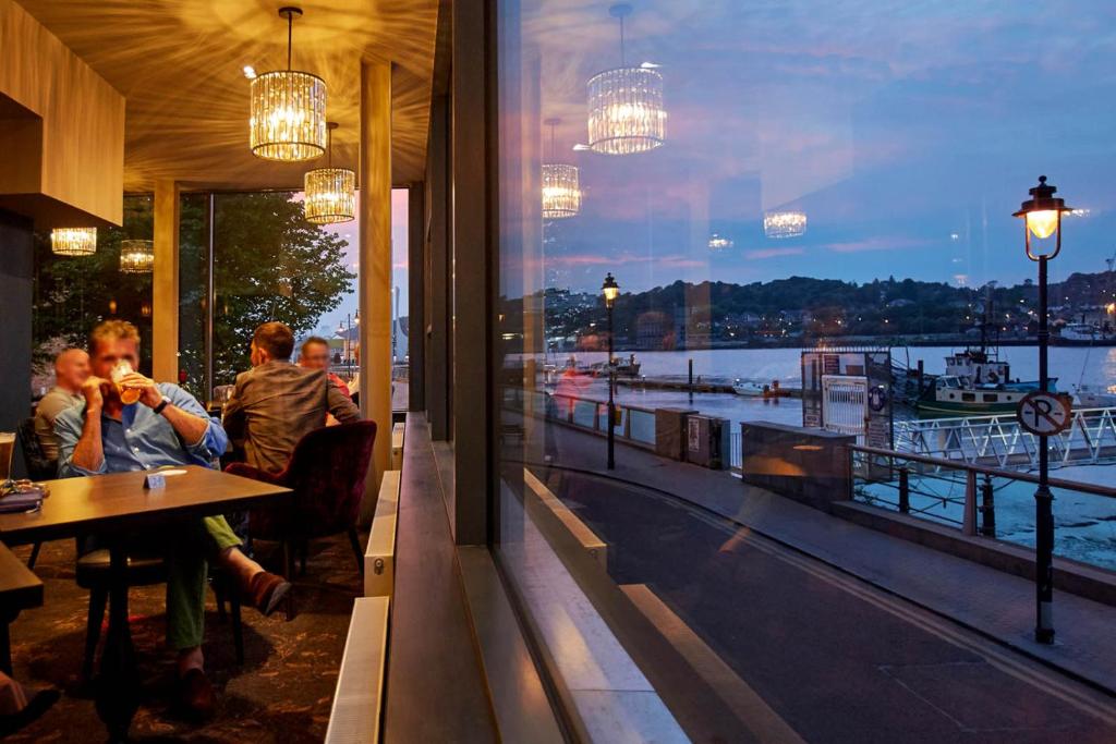 Tower Hotel & Leisure Centre Food and beverages