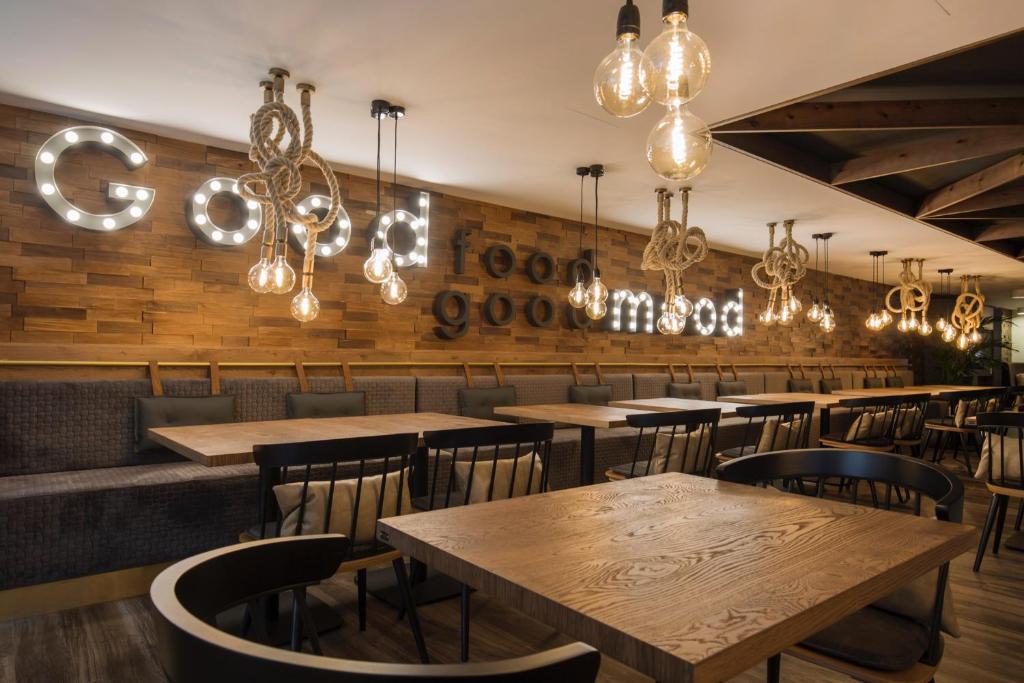 Husa Centric Photo 2