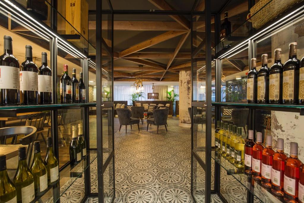 Husa Centric Photo 4