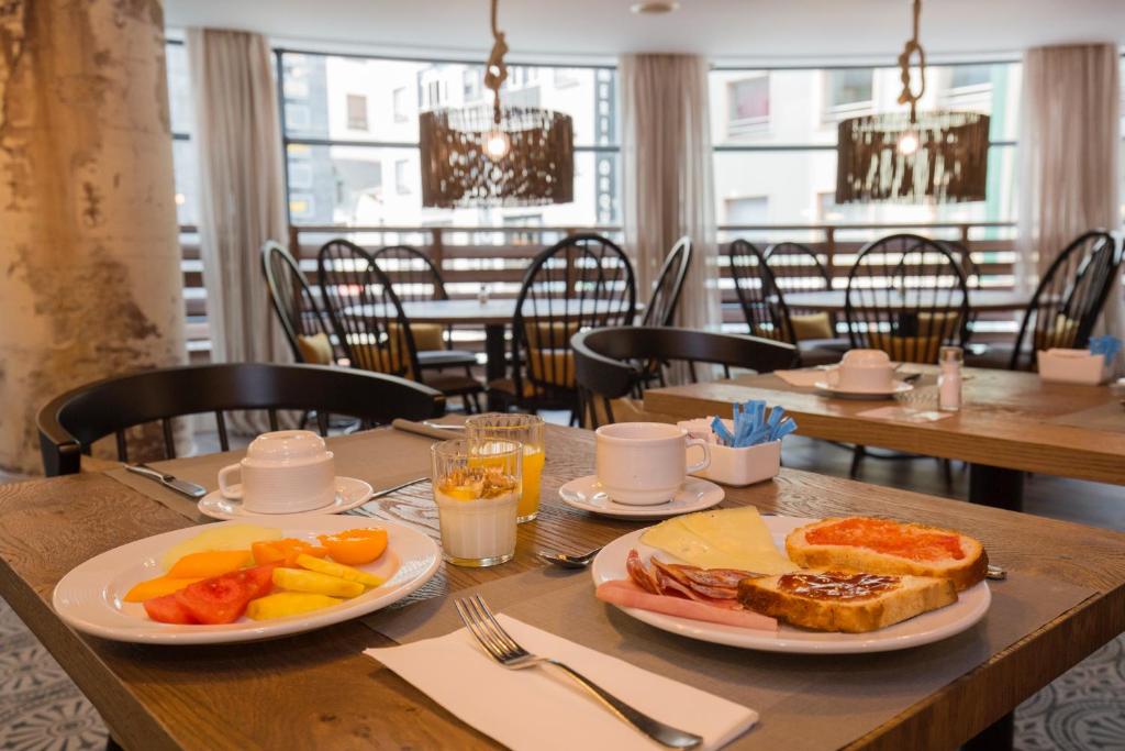 Husa Centric Photo 10