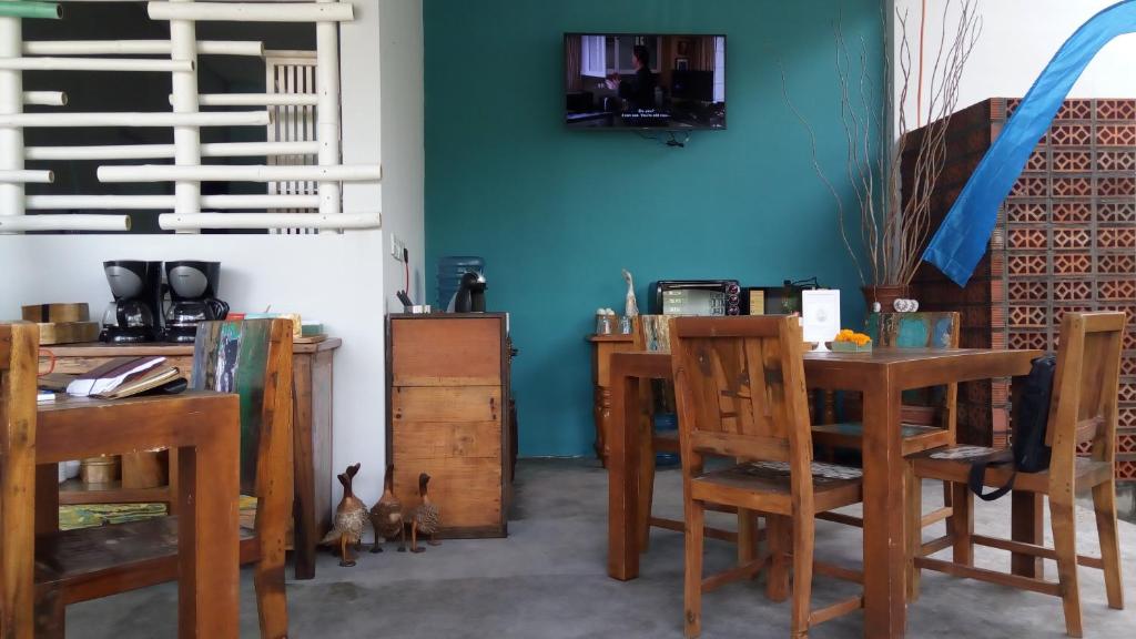 Shared lounge/TV area