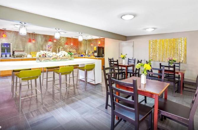 Days Inn By Wyndham North Dallas/farmers Branch Photo 15