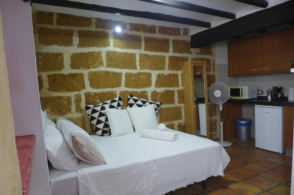 No.5B - Lovely Studio Apt with A/C in the centre of the old town - 5