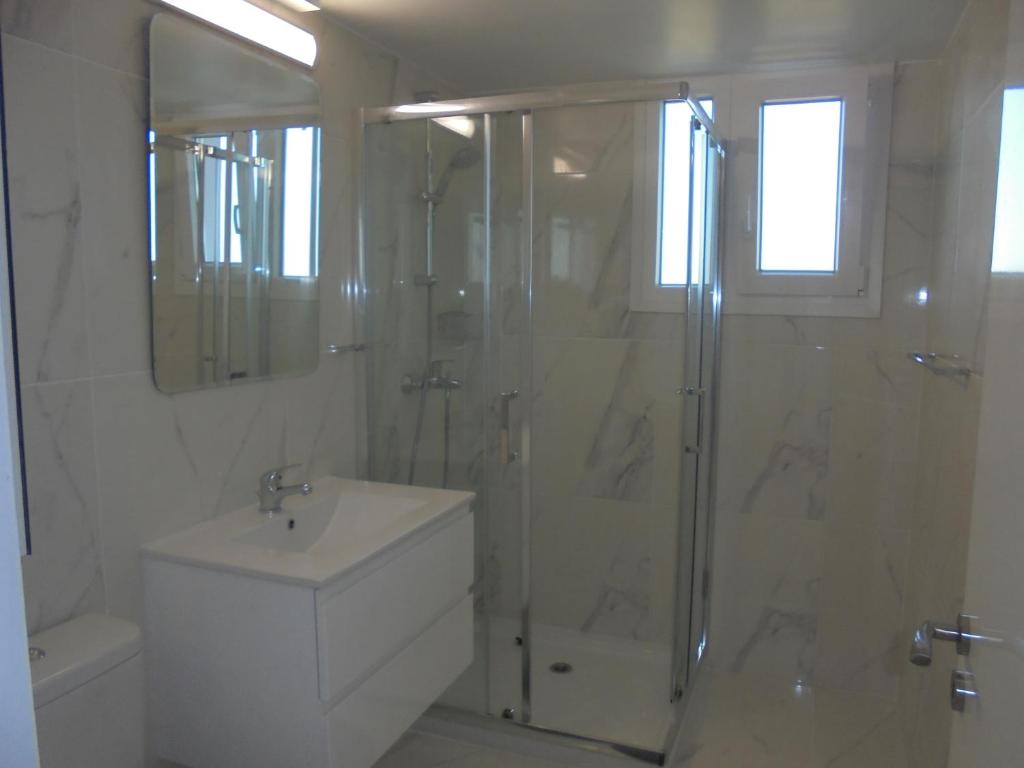 Kermia Court - Beach-front, modern 2 bedroom -sleeps 6 photo