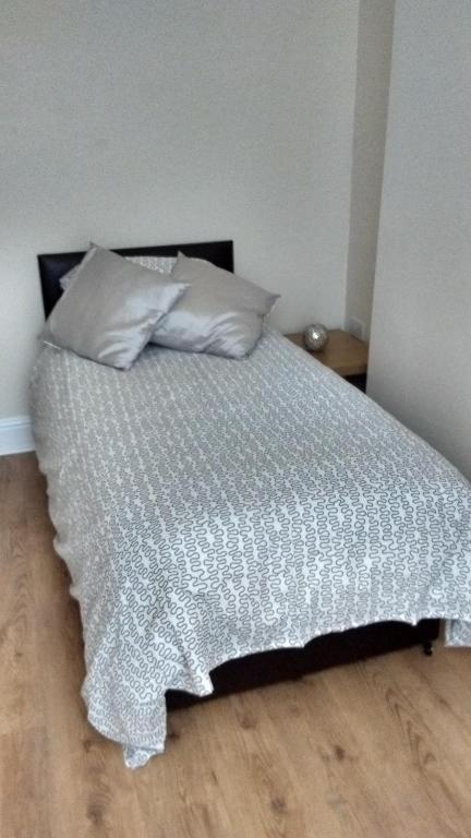 Derwent Street Apartment 1 - 3 Bed Self Catering Apartment - Self Contained - 1 Double & 2 Single Rooms, Workington