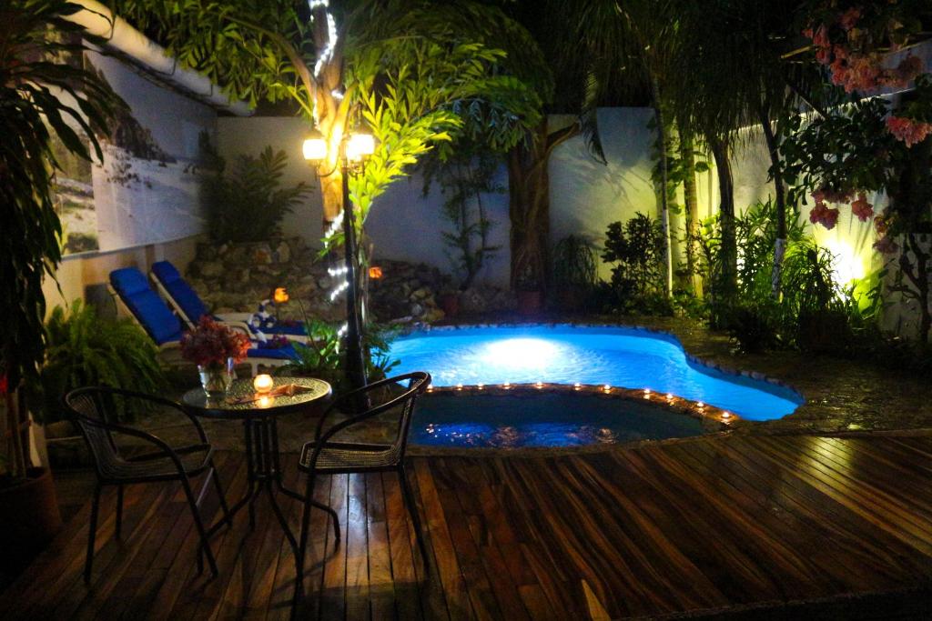 Swimming pool