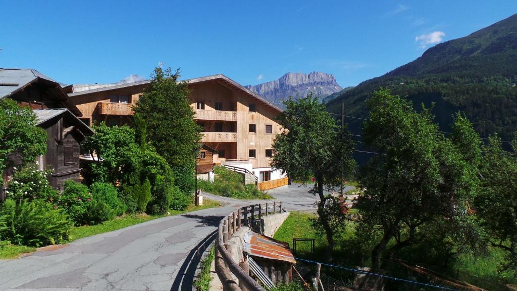 Spacious and stylish flat at the foot of the Mont-Blanc ideal for ski in ski out - 2
