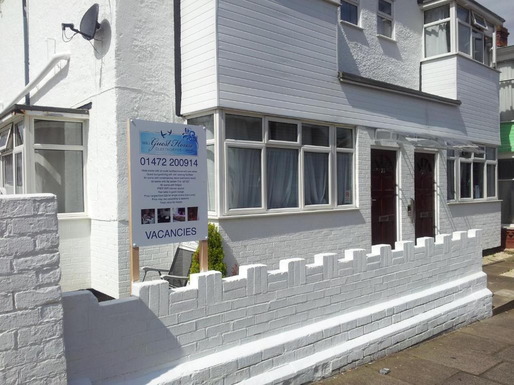 M and J Guest House — Hotel in Grimsby