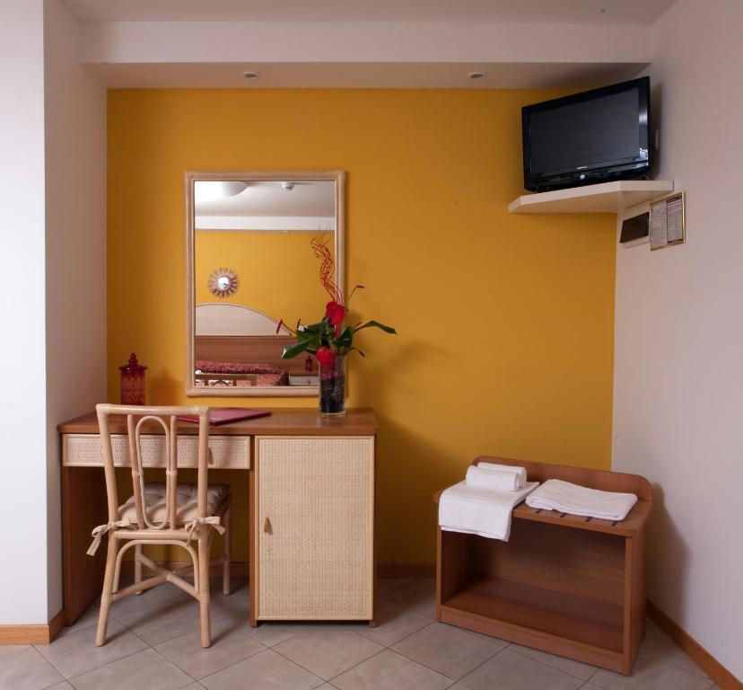 Hotel Bahama — Pokoje in Rimini, Emilia-Romania