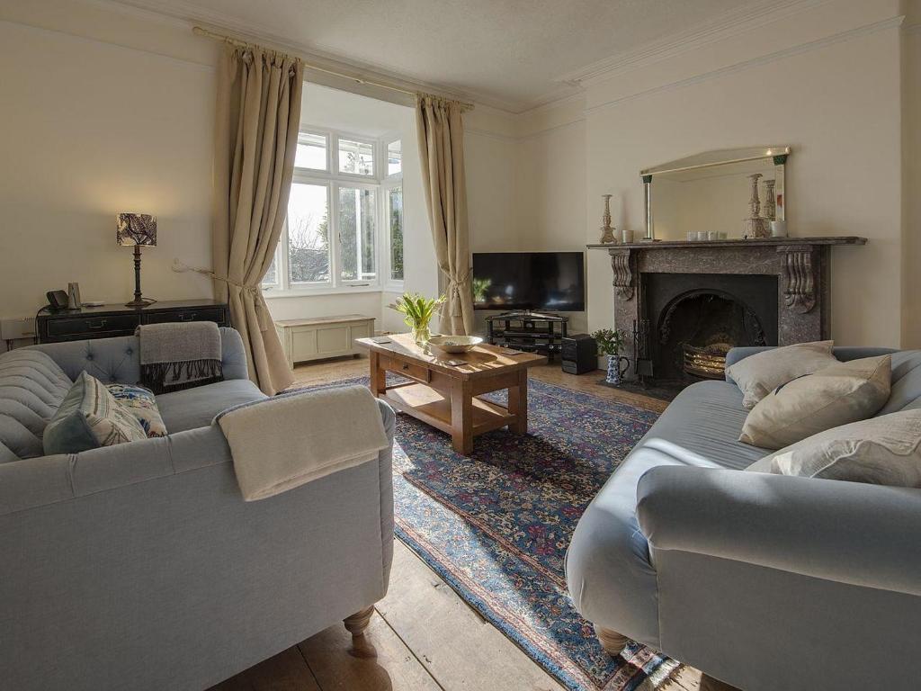 1 Florence Place, Falmouth photo 2