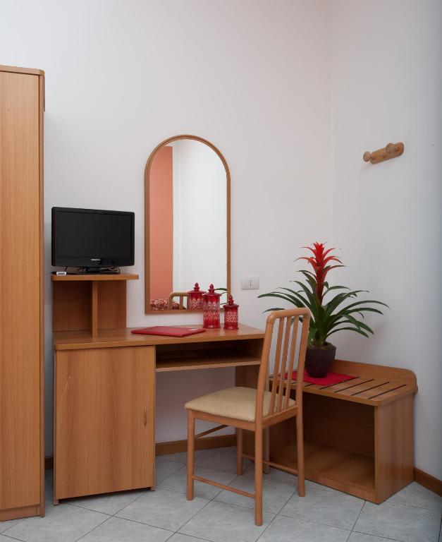 Hotel Bahama — Pokoje in Rimini, Emilia-Romania