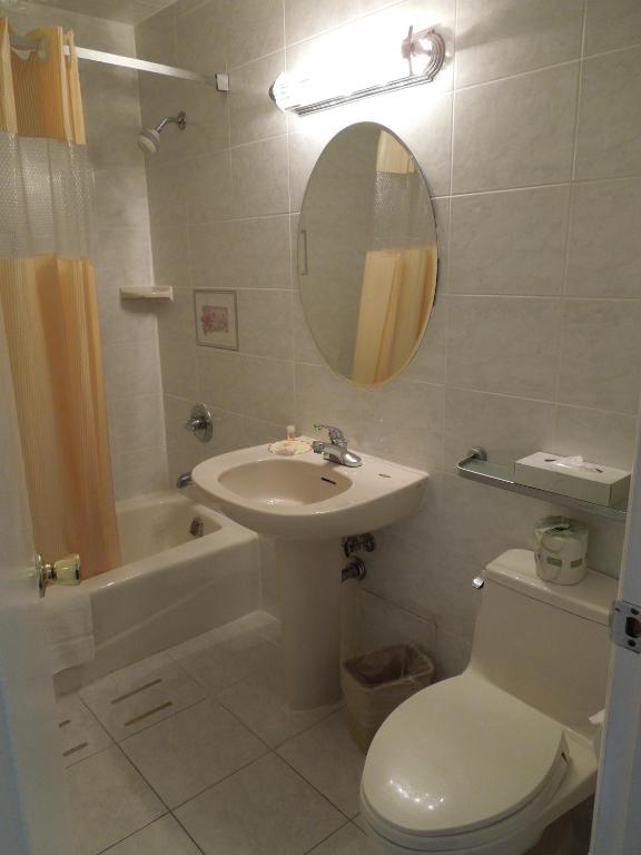 Days Inn by Wyndham Hicksville Long Island photo