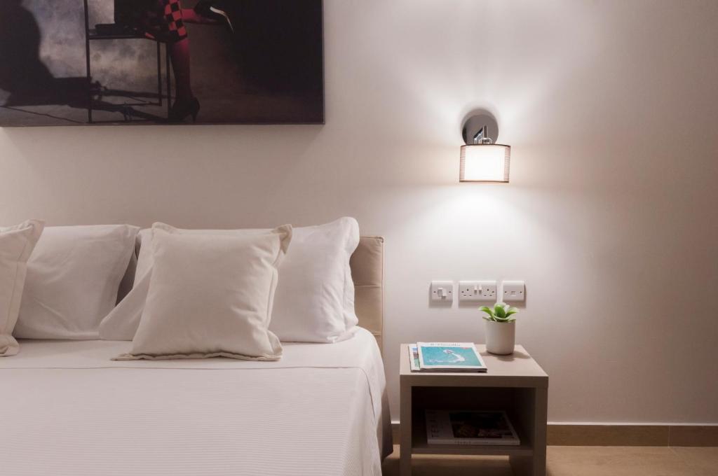 Alexandra Hotel Photo 8