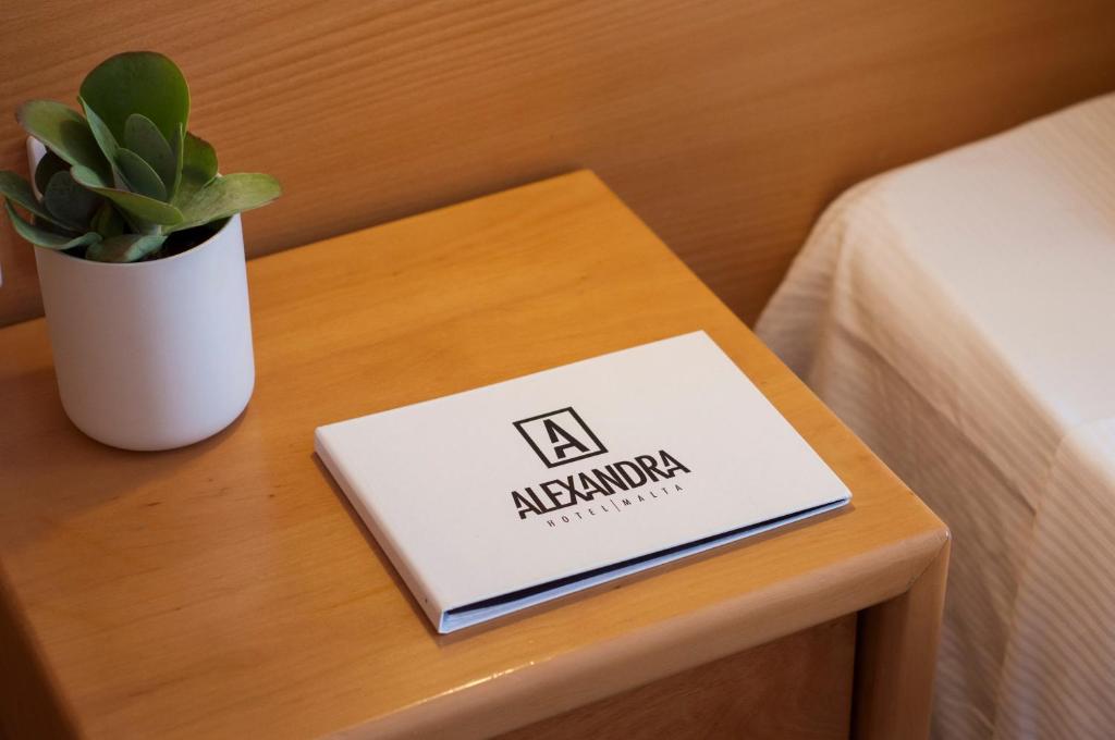 Alexandra Hotel Photo 22